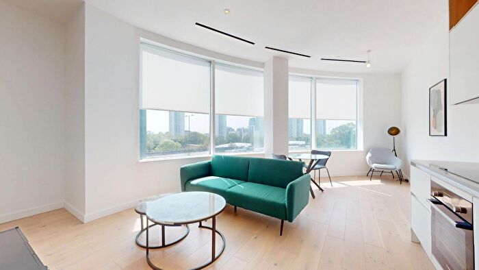 1 Bedroom Flat To Rent In Great West Road, Brentford, TW8