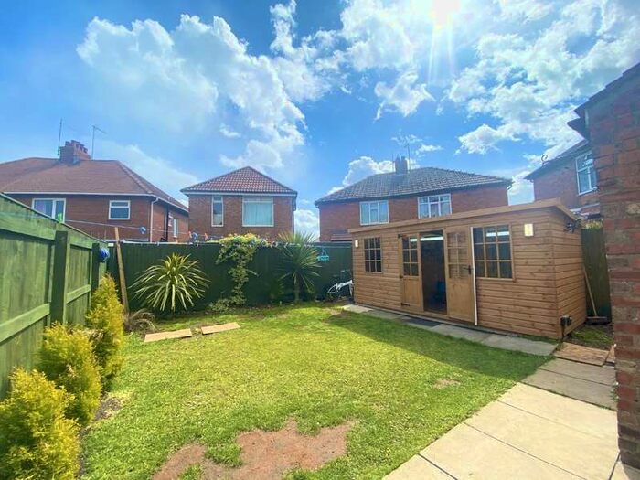 3 Bedroom Semi Detached House For Sale In St Alban Road, Bridlington, YO16