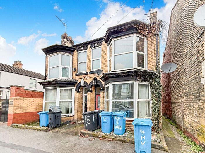 4 Bedroom Flat For Sale In Adderbury Grove, Hull, HU5