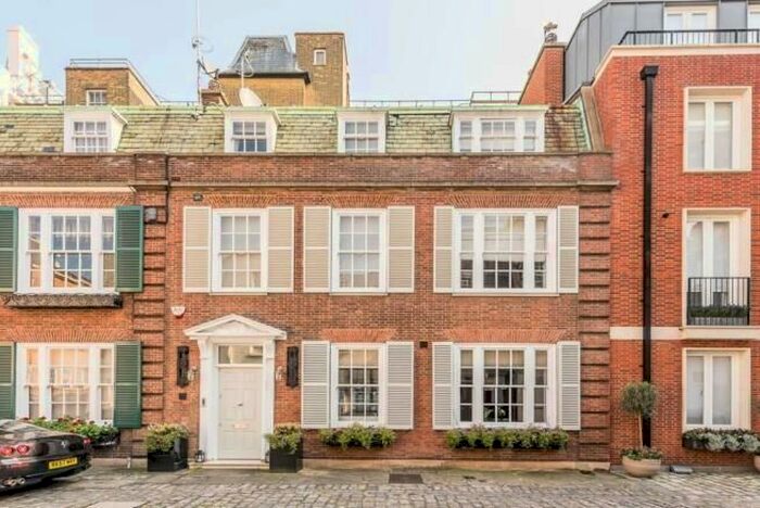 2 Bedroom Property To Rent In Lowndes Close, London, SW1X