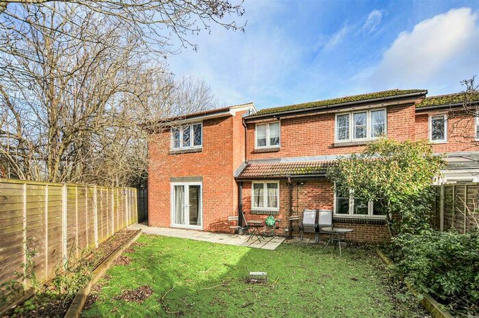 3 Bedroom End Of Terrace House For Sale In Windermere Close, Egham, TW20