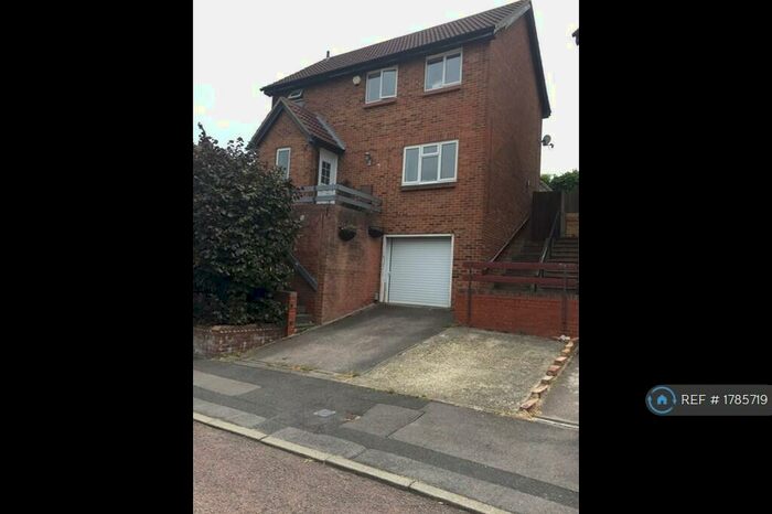 3 Bedroom Detached House To Rent In Brenzett Close, Chatham, ME5