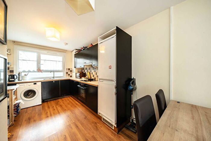 4 Bedroom Flat To Rent In Yelverton Road, London, SW11
