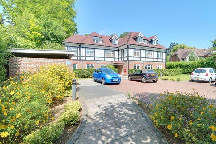 2 Bedroom Flat To Rent In Woodcote Valley Road, West Purley, CR8