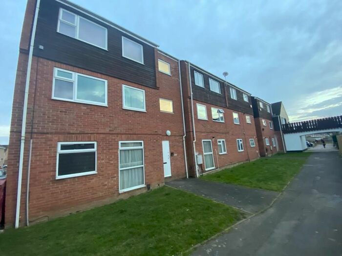 2 Bedroom Maisonette To Rent In Slough, Bershire, SL2