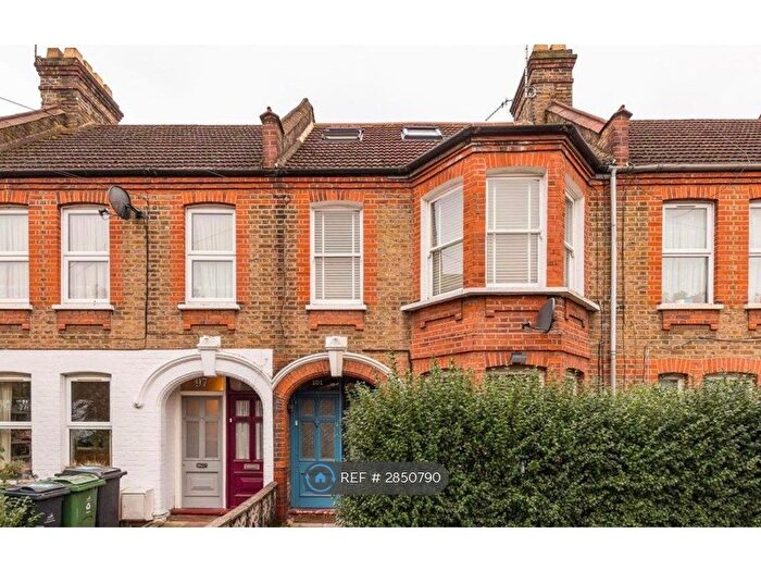 3 Bedroom Maisonette To Rent In Hibbert Road, London, E17