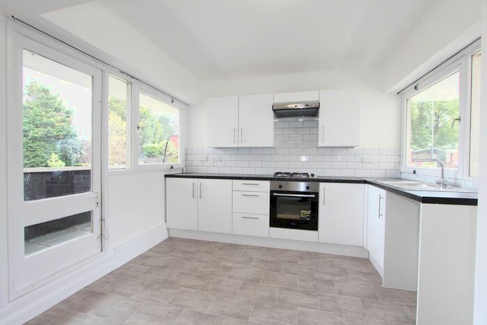 2 Bedroom Flat To Rent In Hendon Hall Court, Parson Street, London, NW4