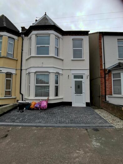 3 Bedroom Semi-Detached House To Rent In Glenmore Street, Southend On Sea, SS2