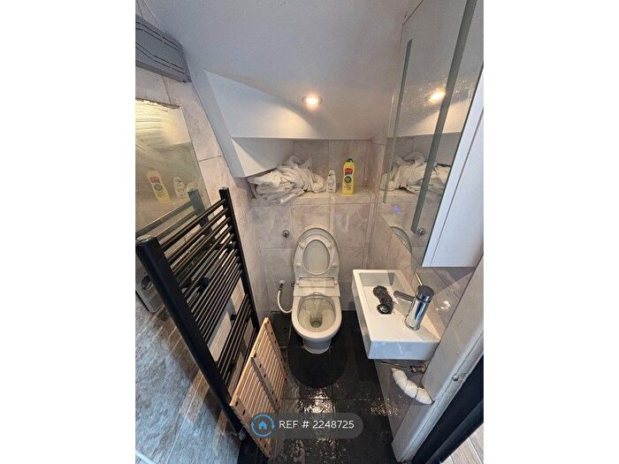 Studio To Rent In Veals Mead, London, CR4