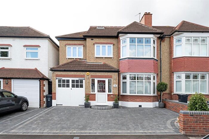 5 Bedroom House For Sale In Charnwood Drive, London, E18