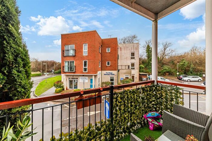 2 Bedroom Flat For Sale In Canalside, Watercolour, Redhill, RH1