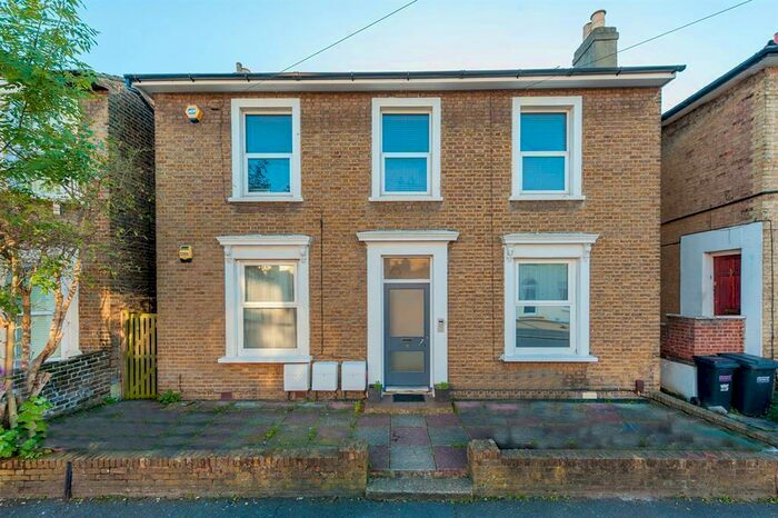 1 Bedroom Flat To Rent In St. James's Park, Croydon, CR0