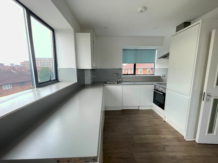 1 Bedroom Farmhouse To Rent In Butchers Road, Canning Town, London, E16