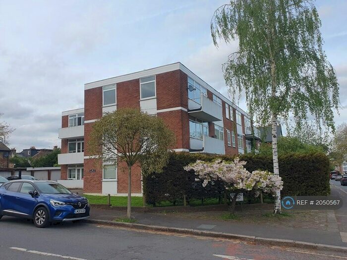 3 Bedroom Flat To Rent In Spring Court, East London, E18