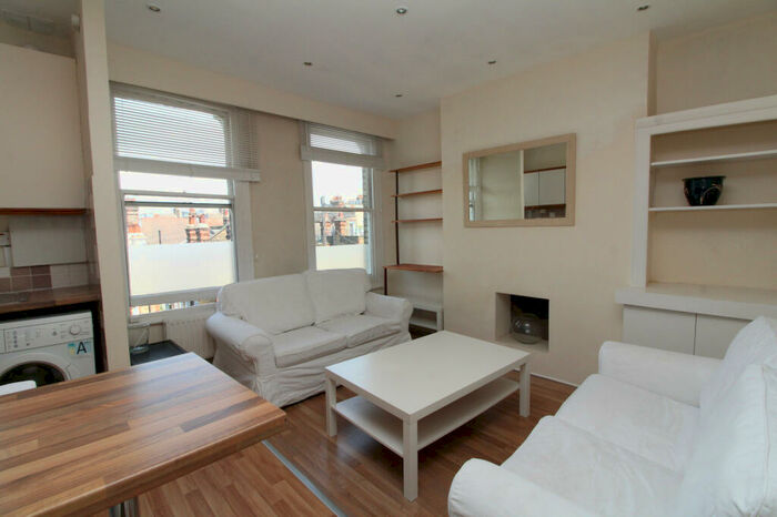 2 Bedroom Flat To Rent In Limburg Road, London, SW11