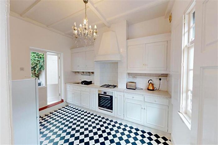2 Bedroom Apartment To Rent In Ellesmere Road, London, E3