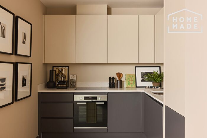 2 Bedroom Flat To Rent In Bale Amp; Anchor, Conington Road, SE13