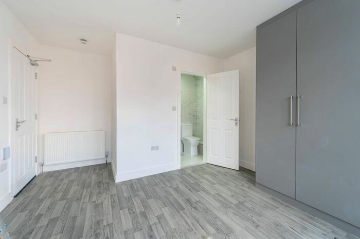 Studio To Rent In Headstone Gardens, Harrow, HA2