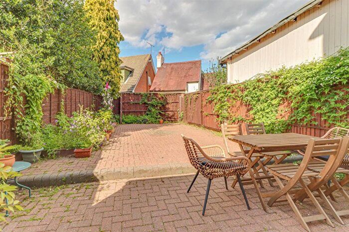 3 Bedroom End Terrace House For Sale In St. Benets Road, Southend-On-Sea, SS2