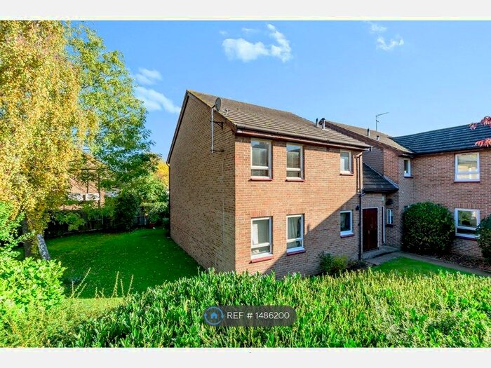 Studio To Rent In Westcott Road, London, SE17