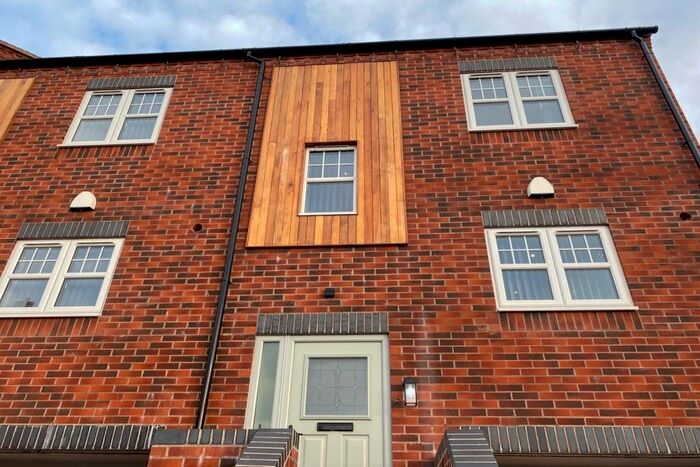 3 Bedroom End Of Terrace House To Rent In Chancery Rise, Nuneaton, Warwickshire, CV10