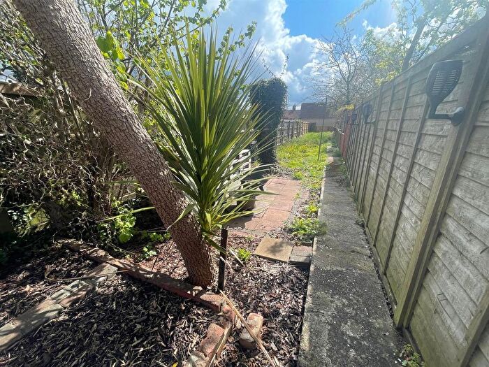 2 Bedroom Cottage For Sale In Lyme Road, Crewkerne, TA18