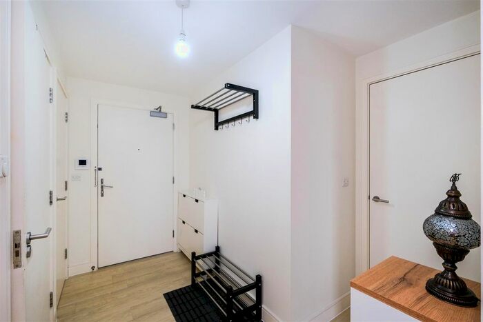1 Bedroom Flat For Sale In Chaplin House, Hoe Street, Walthamstow, E17