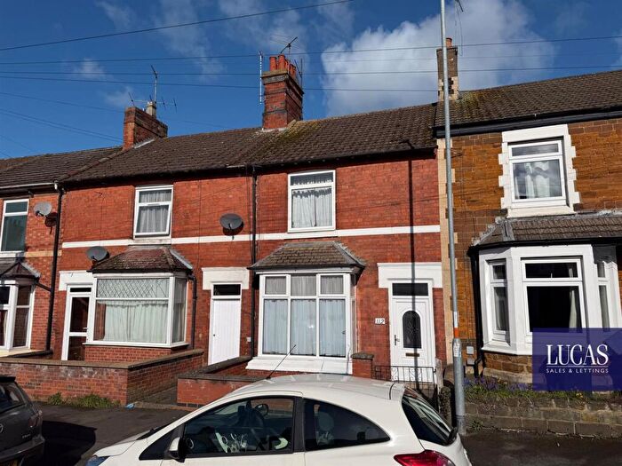 3 Bedroom Terraced House For Sale In Hawthorn Road, Kettering, NN15