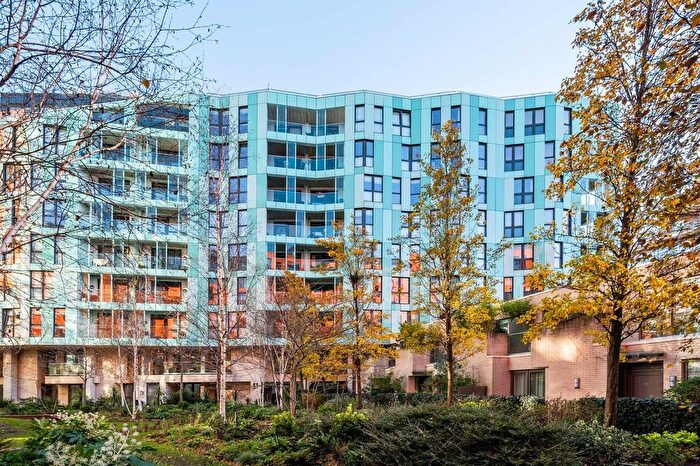 2 Bedroom Flat To Rent In Cable Walk, Greenwich, London, SE10