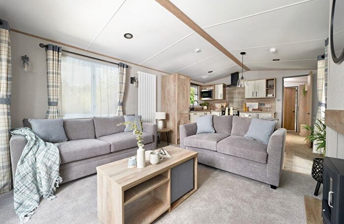2 Bedroom Park Home For Sale In Kingfisher Holiday Park, Low Moor Lane Knaresborough, HG5