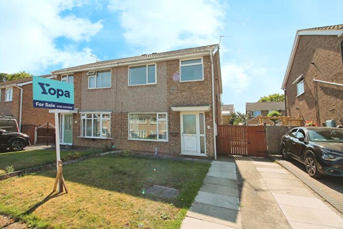 3 Bedroom Semi-Detached House For Sale In Elmete Avenue, Leeds, LS25