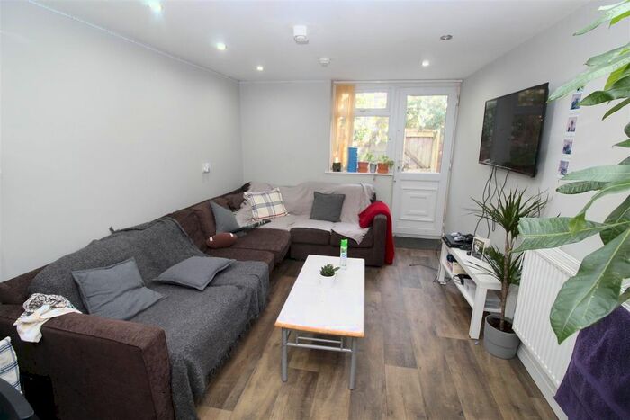 6 Bedroom Property To Rent In Merthyr Street, Cathays, Cardiff, CF24