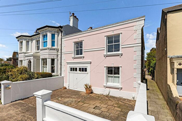 4 Bedroom Semi-Detached House For Sale In New Road, Shoreham-By-Sea, BN43