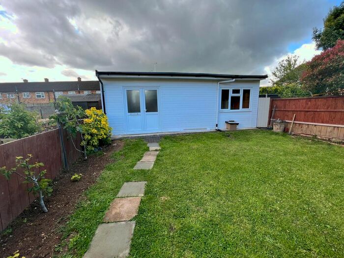 1 Bedroom Flat To Rent In Long Furlong Drive, Slough, SL2