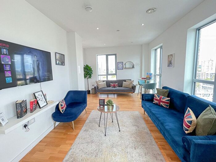 3 Bedroom Flat To Rent In Battersea, SW11