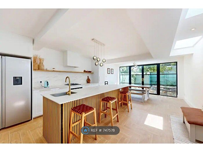 3 Bedroom Semi-Detached House To Rent In Oaklands Road, London, W7