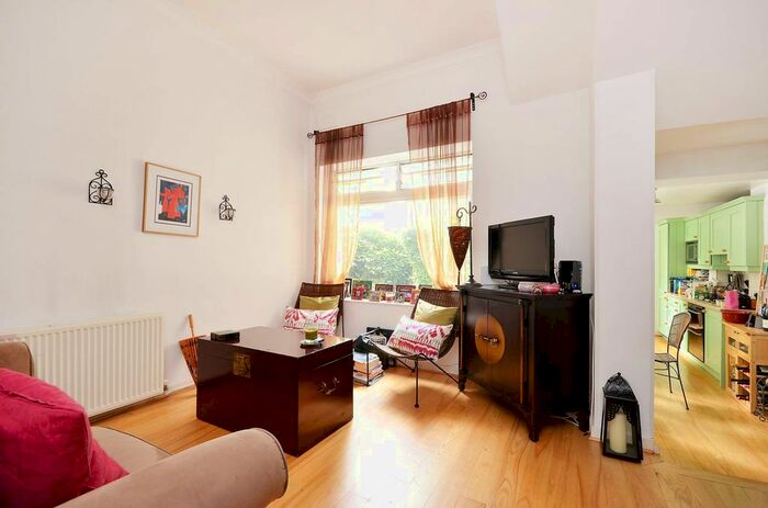 2 Bedroom Flat To Rent In Ifield Road, Chelsea, London, SW10