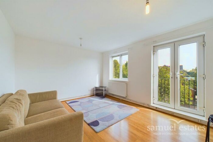 2 Bedroom Flat To Rent In Central Hill, London, SE19