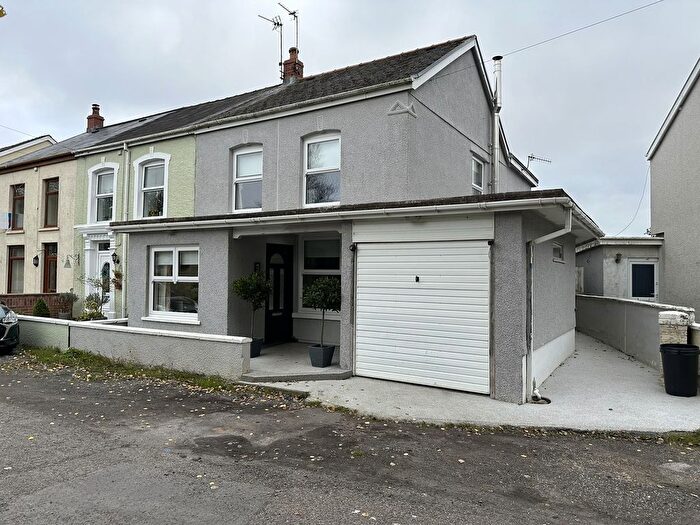 3 Bedroom End Of Terrace House For Sale In Heol Rhyd Ddu Fach, Cwmllynfell, Carmarthenshire., SA9