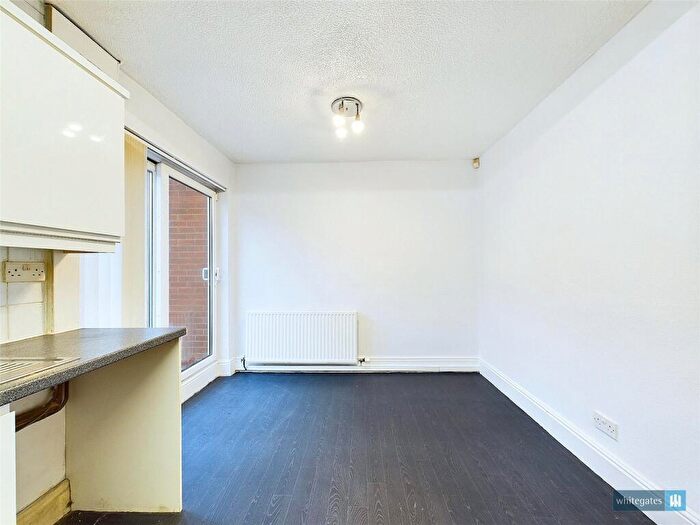 2 Bedroom Terraced House For Sale In Grove Avenue, Doncaster, South Yorkshire, DN5