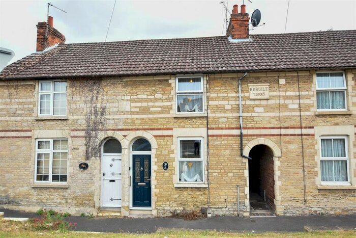 2 Bedroom Terraced House To Rent In Bedford Road, Rushden, NN10