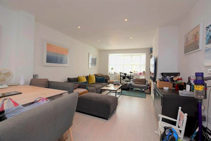 3 Bedroom Property To Rent In Brookland Rise, London, NW11