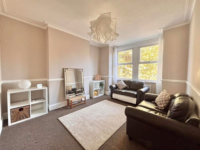 2 Bedroom Flat To Rent In Deacon Road, Willesden, London, NW2