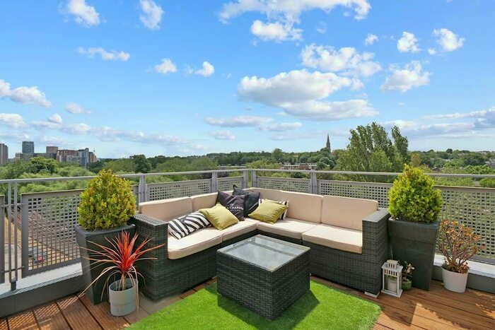 2 Bedroom Flat To Rent In Alaska Building, Deals Gateway, London, SE13