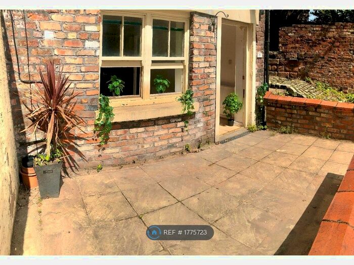 2 Bedroom Flat To Rent In South Drive, Liverpool, L15