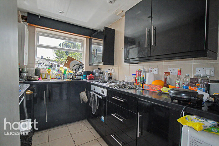3 Bedroom Terraced House To Rent In Holderness Road, Leicester, LE4