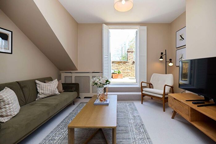2 Bedroom Flat To Rent In Putney, SW18
