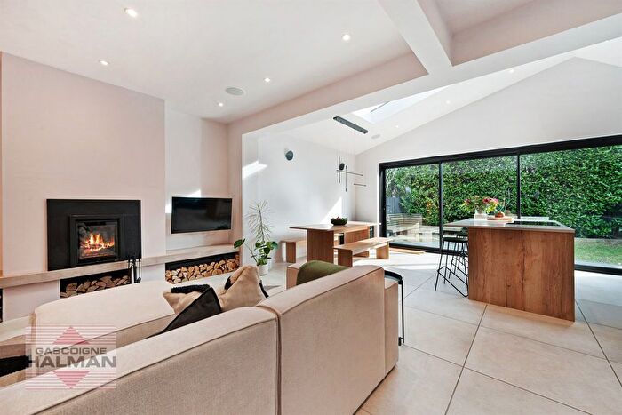 4 Bedroom Semi-Detached House To Rent In Kingston Drive, Sale, M33