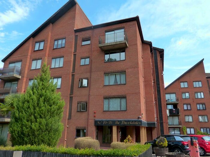 Studio To Rent In Bridge Lane, London, NW11