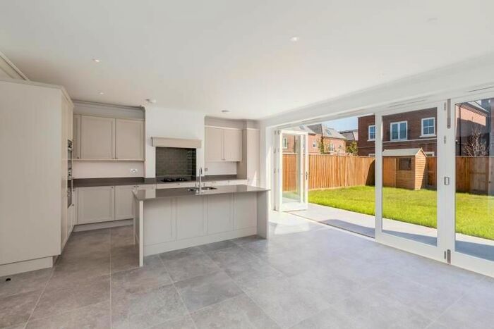 4 Bedroom Detached House To Rent In Barrons Chase, Ham, TW10